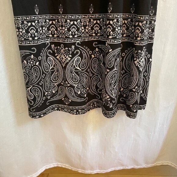 Black Patterned Maxi Dress - Picture 3 of 7